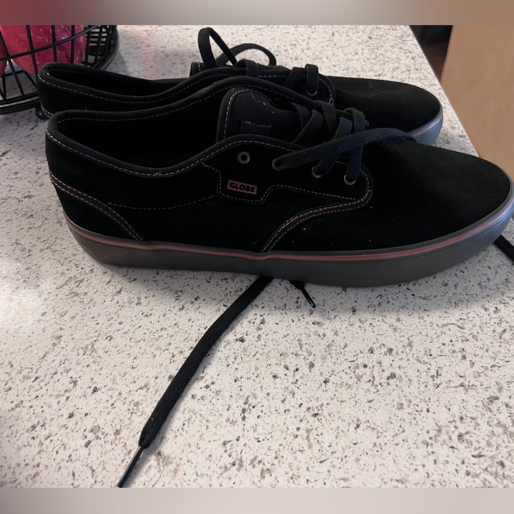 Globe Motley II. Men’s size 13. Never been worn